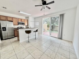 2584 SW 122nd Terrace in Miramar, FL - Foto de edificio - Building Photo