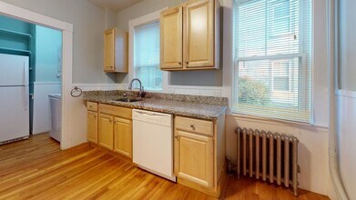 106 Highland Ave, Unit 1 in Somerville, MA - Foto de edificio - Building Photo