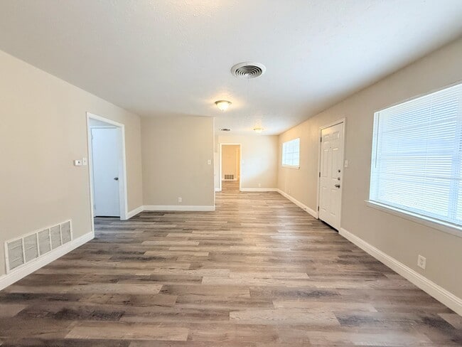 4075 Old Bonham Rd in Paris, TX - Building Photo - Building Photo