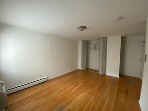 742 W Buena Ave, Unit 305 in Chicago, IL - Building Photo - Building Photo