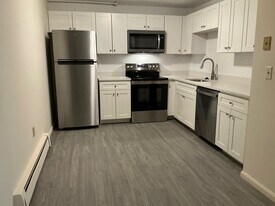 121 North St in Medfield, MA - Building Photo