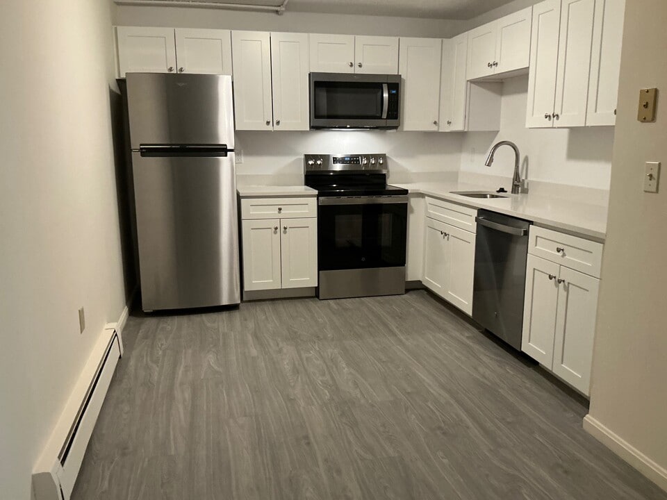 121 North St in Medfield, MA - Building Photo