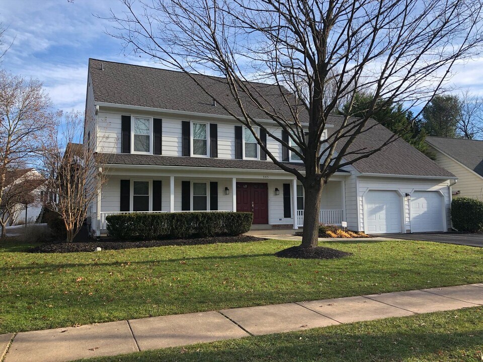 945 Willowleaf Way in Rockville, MD - Building Photo