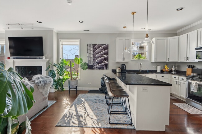 1836 W Foster Ave in Chicago, IL - Building Photo - Building Photo