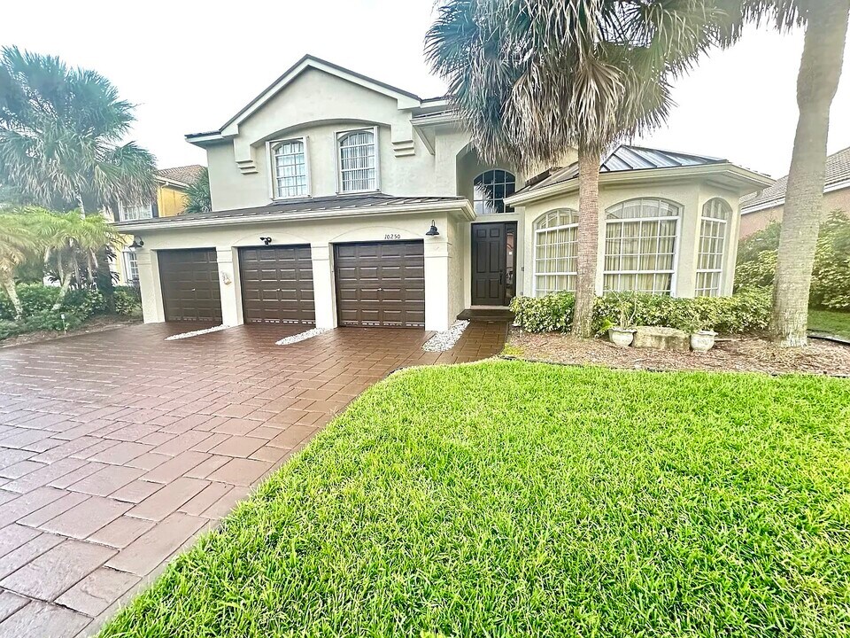 10250 NW 60th Pl in Parkland, FL - Building Photo