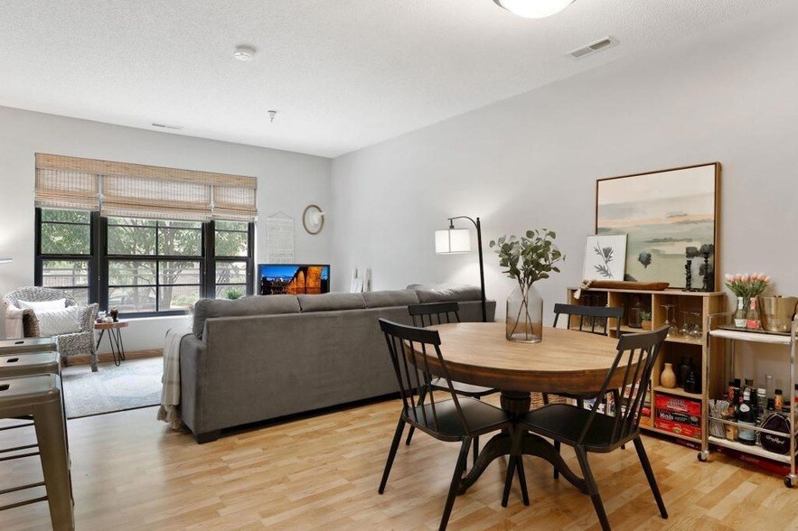 2566 Ellis Ave, Unit 6134 in St. Paul, MN - Building Photo