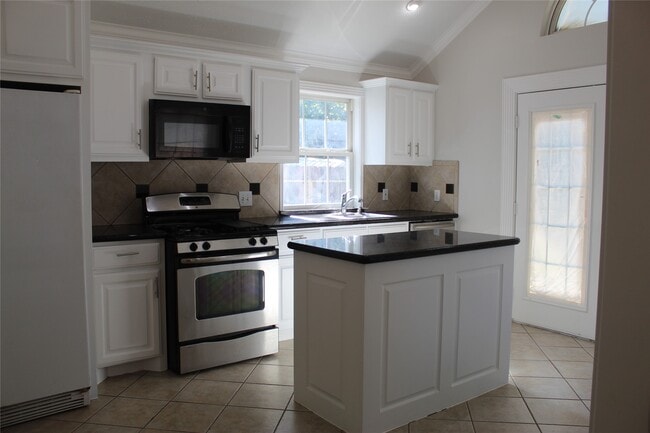 property at 2914 Pitzlin St