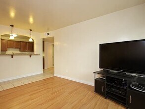 550 Graves Ave in El Cajon, CA - Foto de edificio - Building Photo