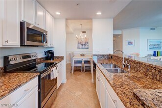 9521 Avellino Wy in Naples, FL - Foto de edificio - Building Photo