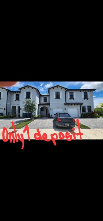 28647 SW 129th Ct in Homestead, FL - Foto de edificio