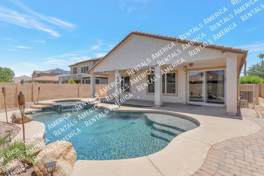 2120 E Chanute Pass in Phoenix, AZ - Building Photo