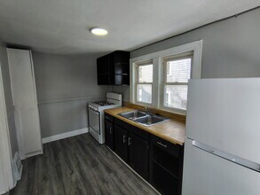 205 N Lincoln Ave, Unit 4 in Alexandria, IN - Building Photo - Building Photo