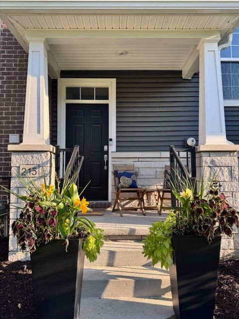 property at 215 N Sydney Ct