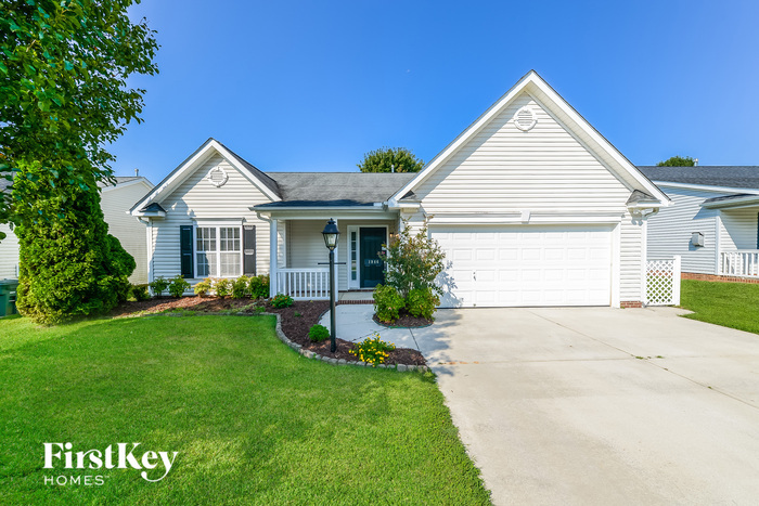 1946 Longmont Dr in Kernersville, NC - Building Photo