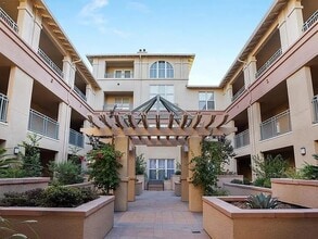 30 E Julian St, Unit 217 in San Jose, CA - Building Photo - Building Photo