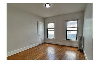 36 Cedar St, Unit 3R in Somerville, MA - Building Photo - Building Photo