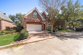 17 Ambleside Crescent Dr in Sugar Land, TX - Building Photo - Building Photo