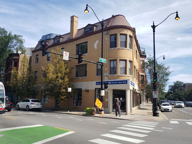 4363 N Lincoln Ave, Unit 1 in Chicago, IL - Foto de edificio - Building Photo