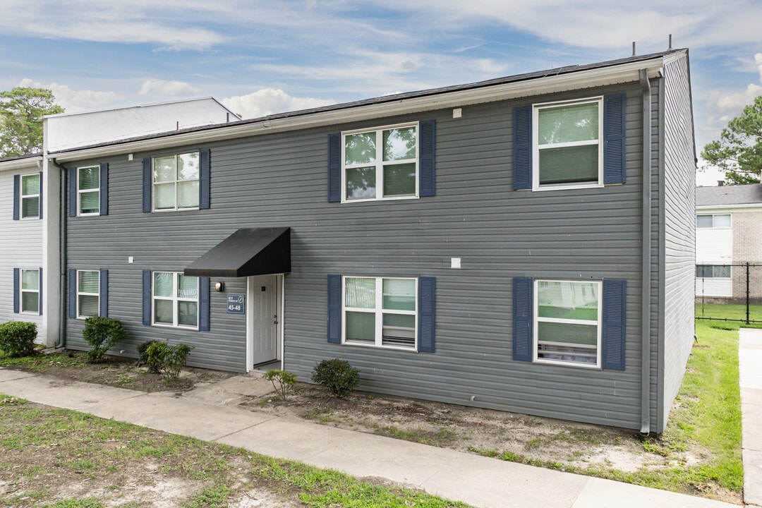 Waverly at Oyster Point in Newport News, VA - Foto de edificio