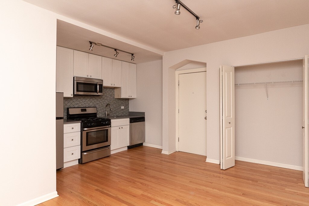 2832 W Palmer St, Unit J04P in Chicago, IL - Building Photo