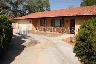 13940 Hopi Rd in Apple Valley, CA - Building Photo - Building Photo