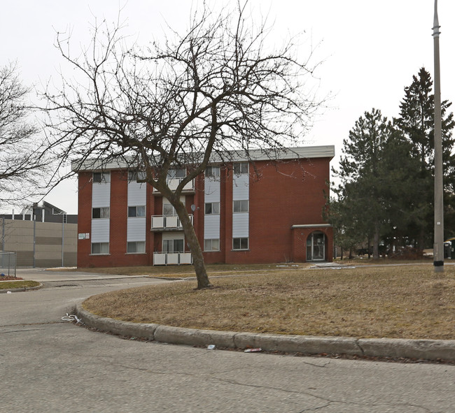 22 Woodfern Crt in Kitchener, ON - Building Photo - Building Photo