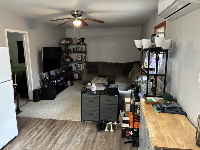 14 Winside Ln, Unit Apartment