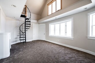 3315 N Holton St in Milwaukee, WI - Foto de edificio - Building Photo