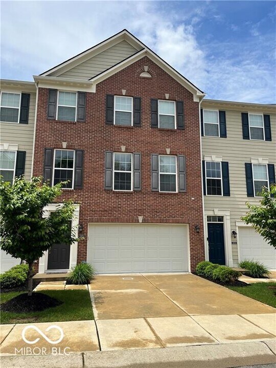 13054 Raritan Dr in Fishers, IN - Building Photo