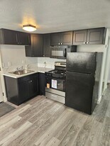 814-814 1/2 Edgar Ave in Beaumont, CA - Building Photo