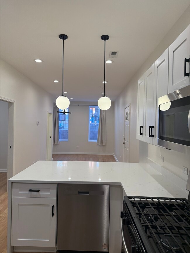 1329 W 19th St, Unit Apt 1, Unit Apt 1