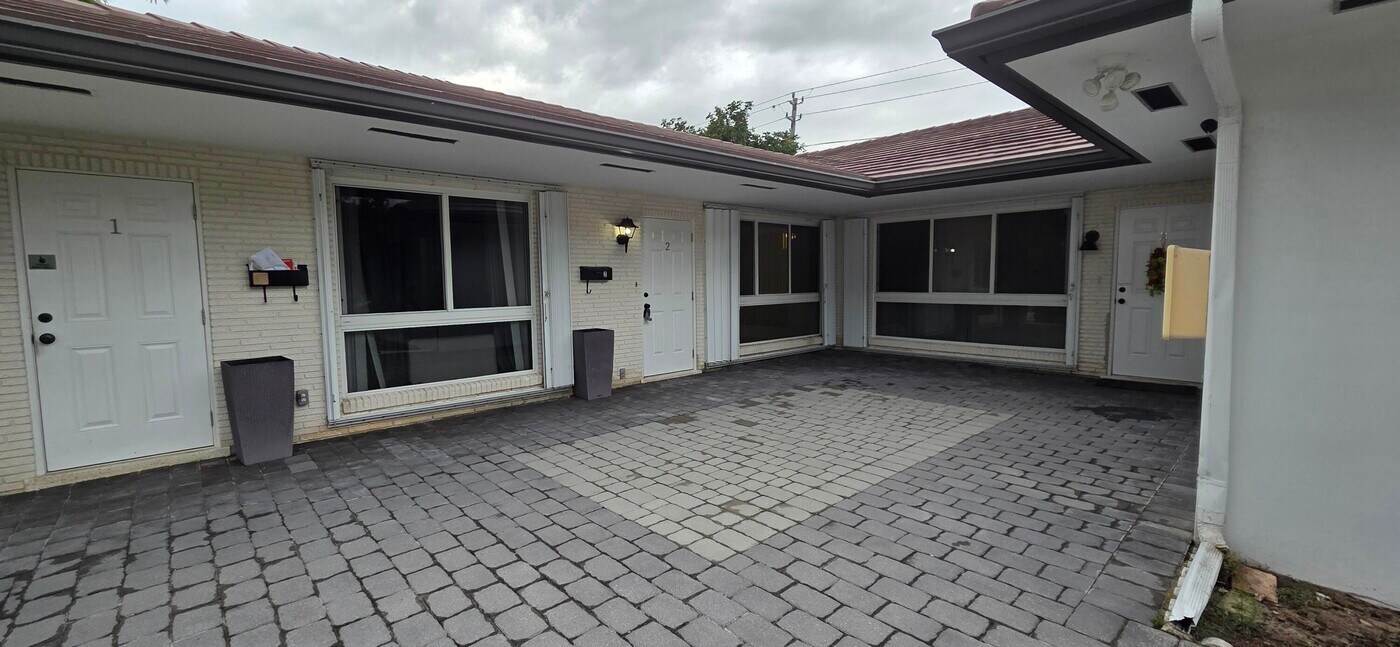 1951 NW 56th St in Fort Lauderdale, FL - Building Photo