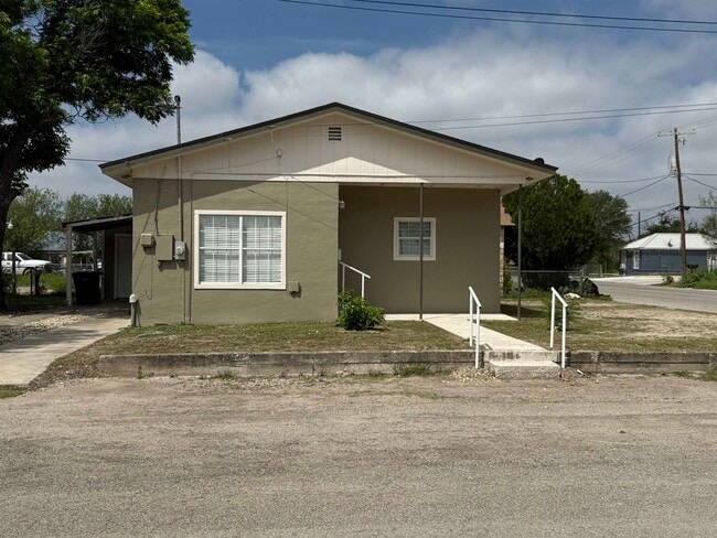 property at 502 W Dignowity St