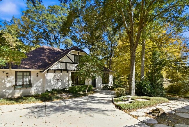 2492 Elfinwing Ln in Tallahassee, FL - Building Photo - Building Photo