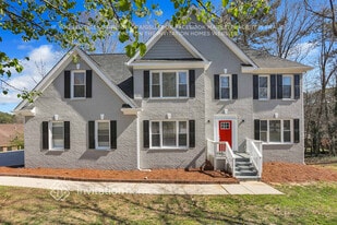 1810 Collines Ave in Atlanta, GA - Building Photo