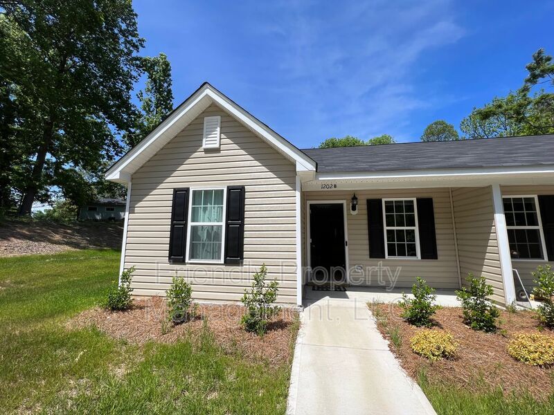 1202 W Meadowview Rd in Greensboro, NC - Building Photo