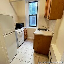 1144 Commonwealth Ave in Boston, MA - Foto de edificio - Building Photo