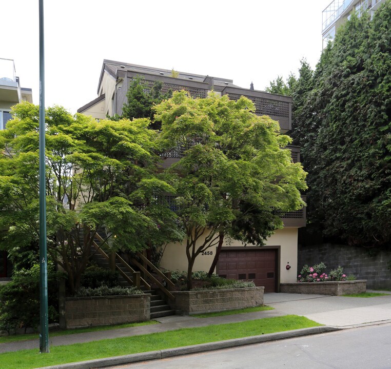 2458 York Ave in Vancouver, BC - Building Photo