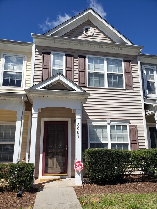3007 Courtney Creek Blvd in Durham, NC - Building Photo