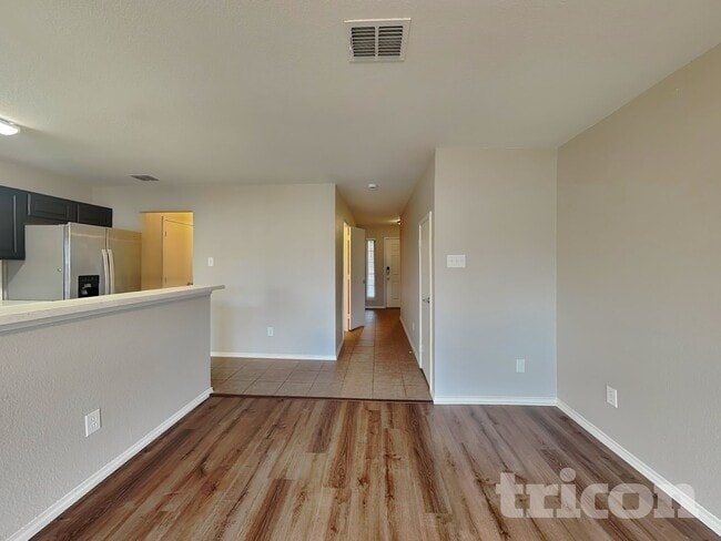 851 Village Point Ln in Fort Worth, TX - Foto de edificio - Building Photo