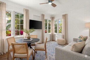 1009 Meridian Ave in Miami Beach, FL - Building Photo