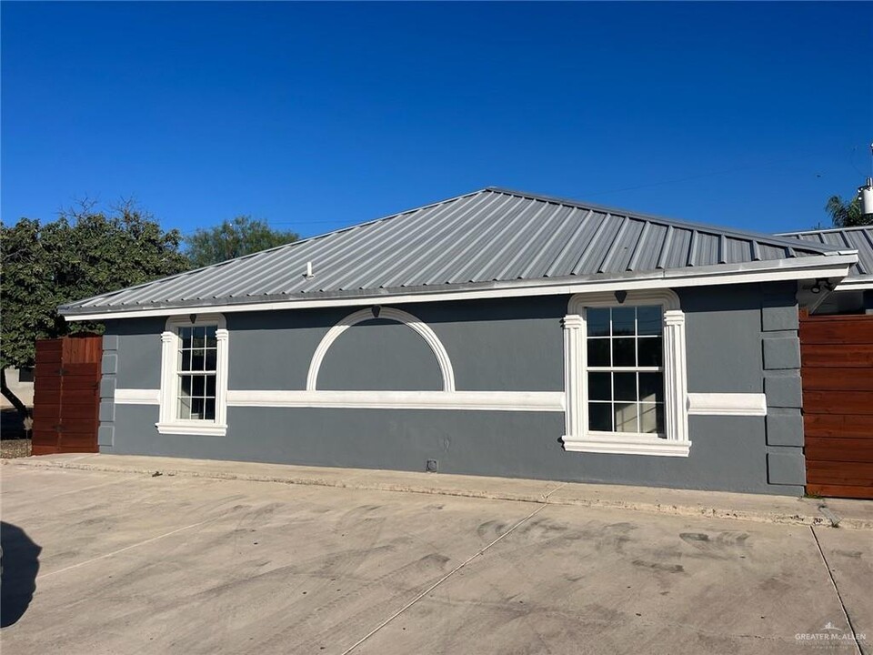 144 Redwood Rd in Rio Grande City, TX - Building Photo