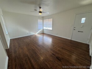 2745 E 3rd St in Tulsa, OK - Building Photo - Building Photo