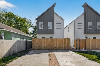 2710 Bostic St in Houston, TX - Building Photo - Building Photo