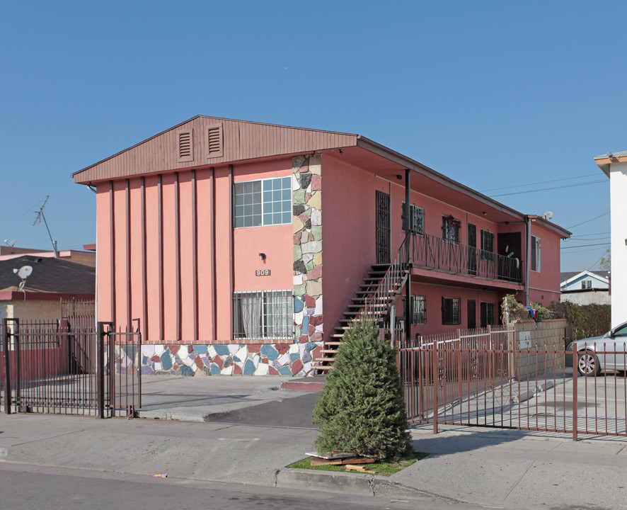 909 W 61st St in Los Angeles, CA - Building Photo