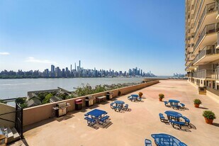 6600 JFK Blvd E in West New York, NJ - Building Photo
