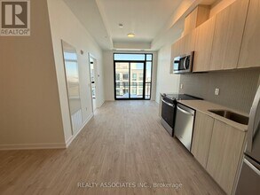 750 Whitlock Ave in Milton, ON - Building Photo - Building Photo