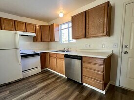 682 N 400 W in Kaysville, UT - Building Photo