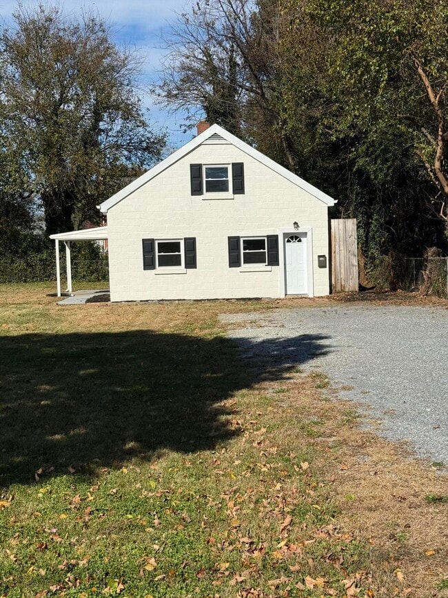 property at 2608 Dorchester Dr NW