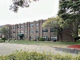 432 Elm Pl, Unit 211 in Highland Park, IL - Building Photo